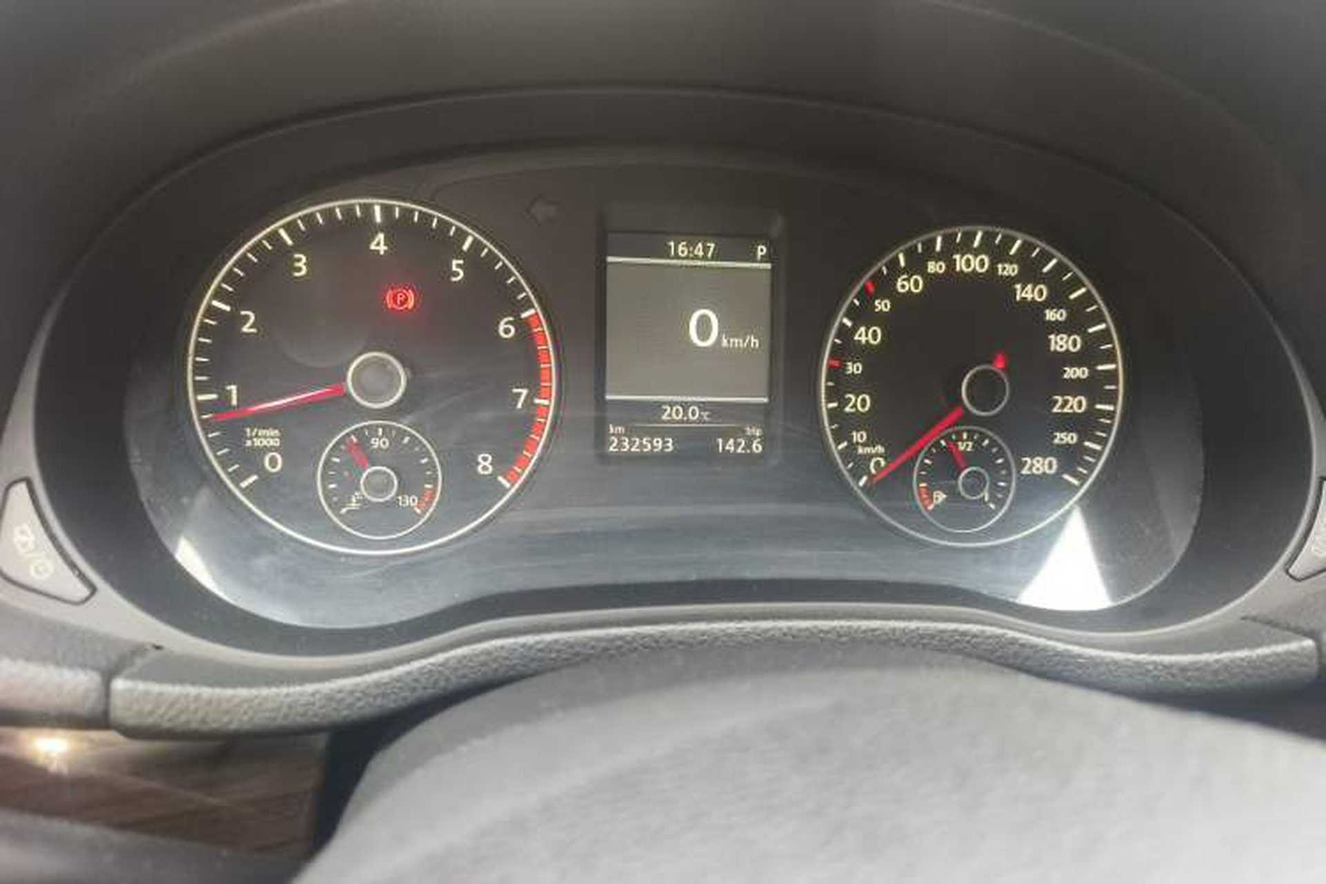 Used Volkswagen Passat 2014 2.0 TSI DSG Ultimate Edition Odometer Close Up
