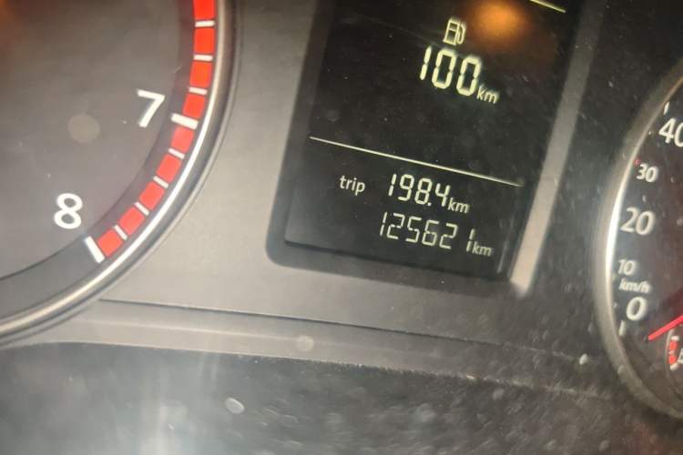 Used Volkswagen Passat 2014 1.8TSI DSG Prestige Edition Odometer Close Up