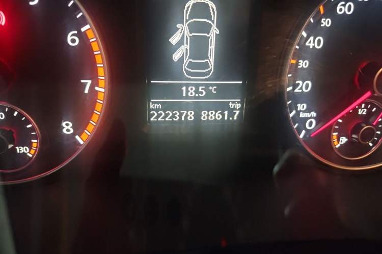 Used Volkswagen Passat 2014 1.8TSI DSG 30th Anniversary Edition Odometer Close Up