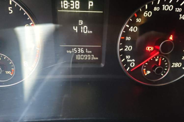 Used Volkswagen Passat 2014 1.8TSI DSG Prestige Edition Odometer Close Up
