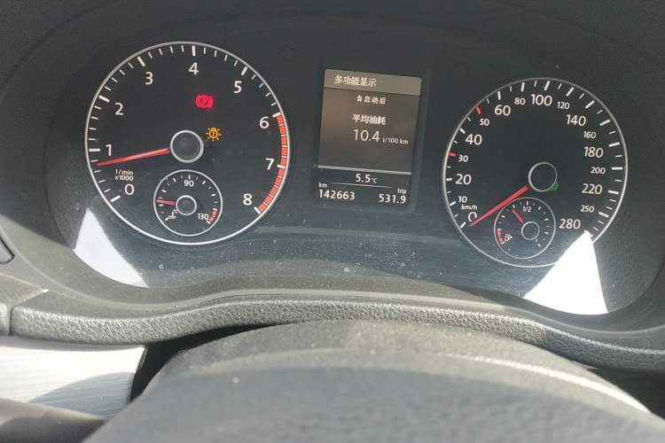 Used Volkswagen Passat 2014 1.8TSI DSG Prestige Edition Odometer Close Up