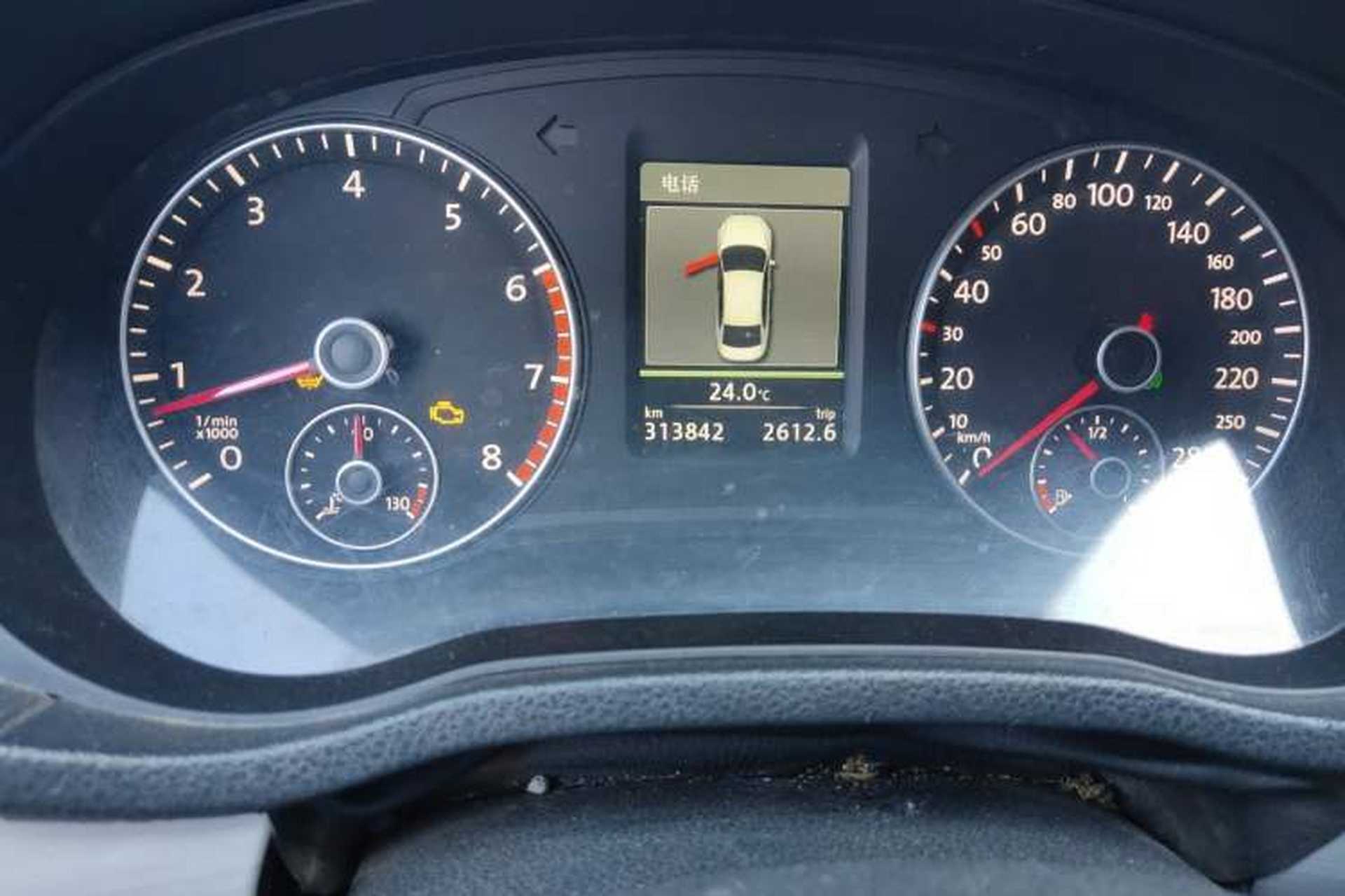 Used Volkswagen Passat 2014 2.0 TSI DSG Prestige Navigation Edition Odometer Close Up