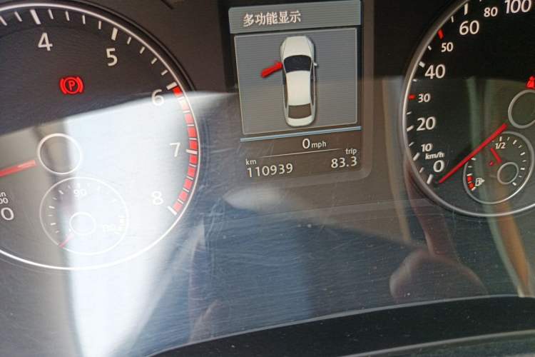 Used Volkswagen Passat 2014 1.8TSI DSG Prestige Navigation Edition Odometer Close Up