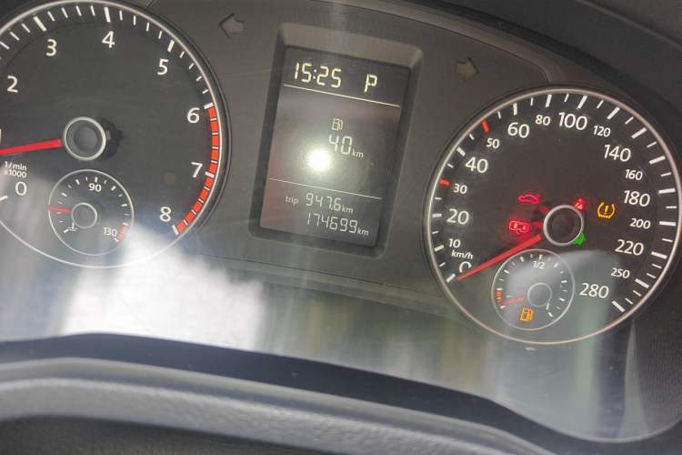 Used Volkswagen Passat 2014 1.4TSI DSG Prestige Edition Odometer Close Up