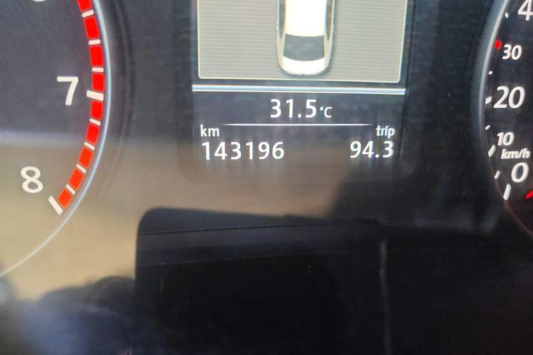 Used Volkswagen Passat 2014 1.8TSI DSG Prestige Navigation Edition Odometer Close Up