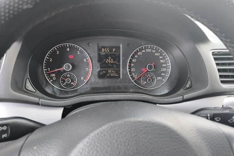 Used Volkswagen Passat 2014 1.8TSI DSG Prestige Edition Odometer Close Up