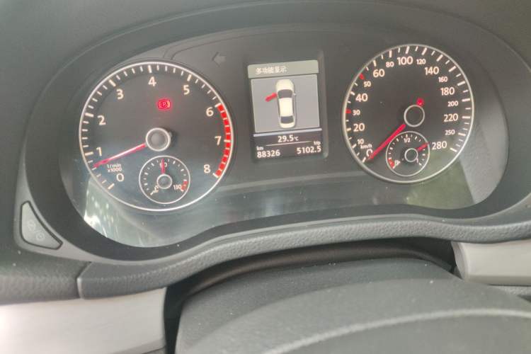 Used Volkswagen Passat 2014 1.8TSI DSG Prestige Edition Odometer Close Up