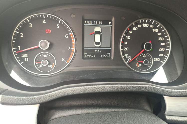 Used Volkswagen Passat 2014 1.8TSI DSG Prestige Navigation Edition Odometer Close Up
