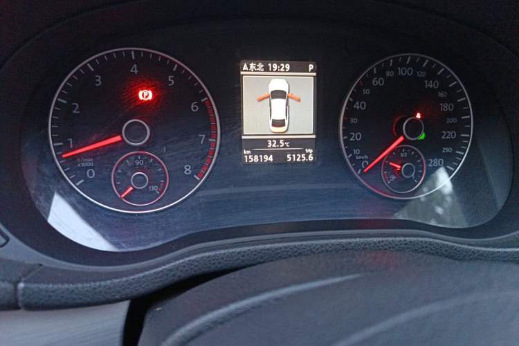Used Volkswagen Passat 2014 1.8TSI DSG Prestige Navigation Edition Odometer Close Up
