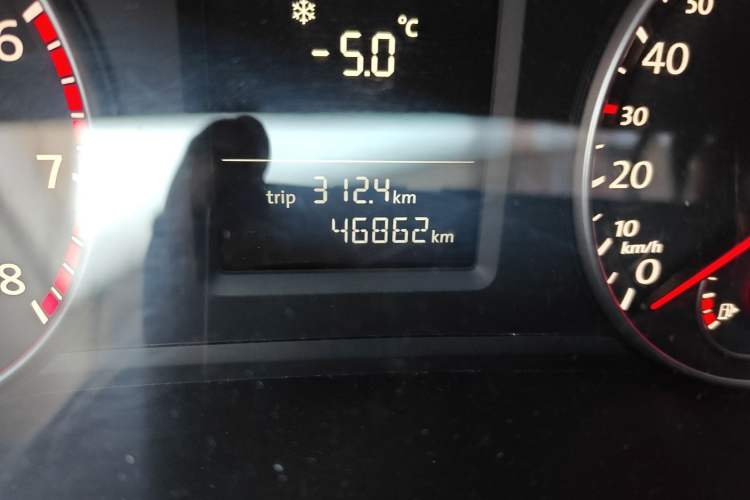 Used Volkswagen Passat 2014 1.8TSI DSG Prestige Navigation Edition Odometer Close Up