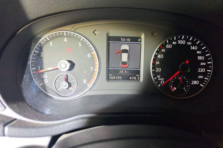 Used Volkswagen Passat 2014 1.8TSI DSG Prestige Edition Odometer Close Up