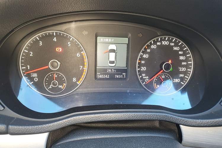 Used Volkswagen Passat 2014 2.0 TSI DSG Prestige Edition Odometer Close Up