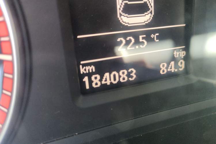 Used Volkswagen Passat 2014 1.8TSI DSG Prestige Edition Odometer Close Up