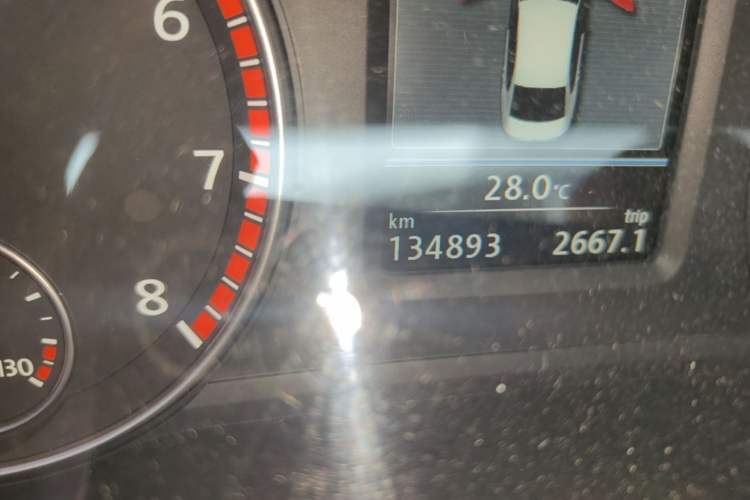 Used Volkswagen Passat 2014 1.8TSI DSG Prestige Edition Odometer Close Up