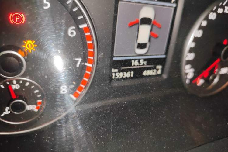 Used Volkswagen Passat 2014 2.0 TSI DSG Ultimate Edition Odometer Close Up