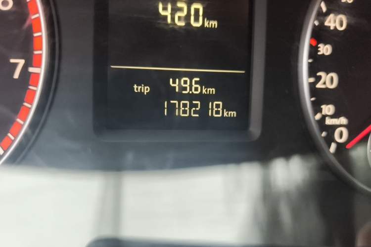 Used Volkswagen Passat 2014 1.4TSI DSG BlueMotion Technology Edition Odometer Close Up