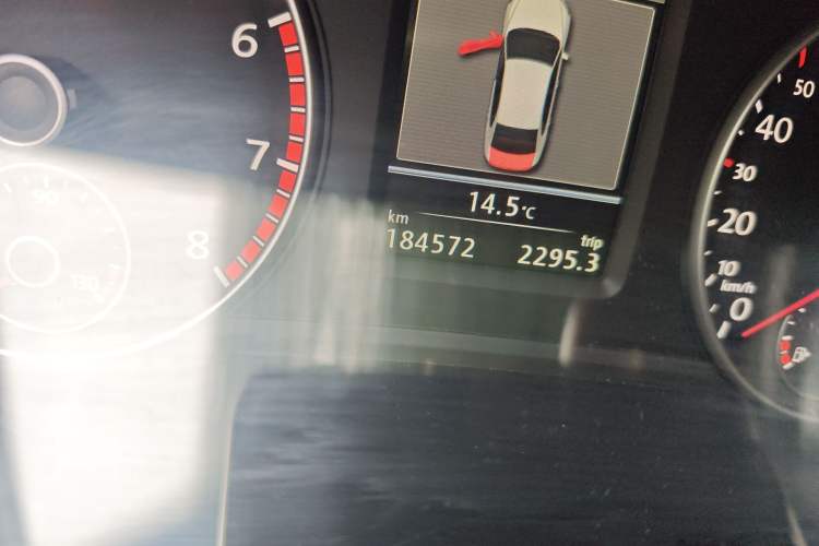 Used Volkswagen Passat 2014 1.8TSI DSG Prestige Navigation Edition Odometer Close Up