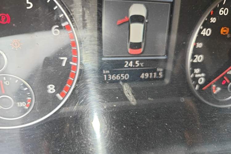 Used Volkswagen Passat 2014 1.8TSI DSG Prestige Edition Odometer Close Up