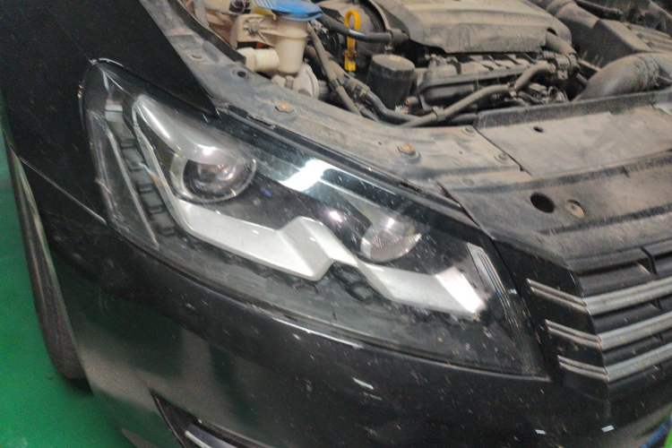Used Volkswagen Passat 2014 1.8TSI Automatic Prestige Edition Right Front Headlight