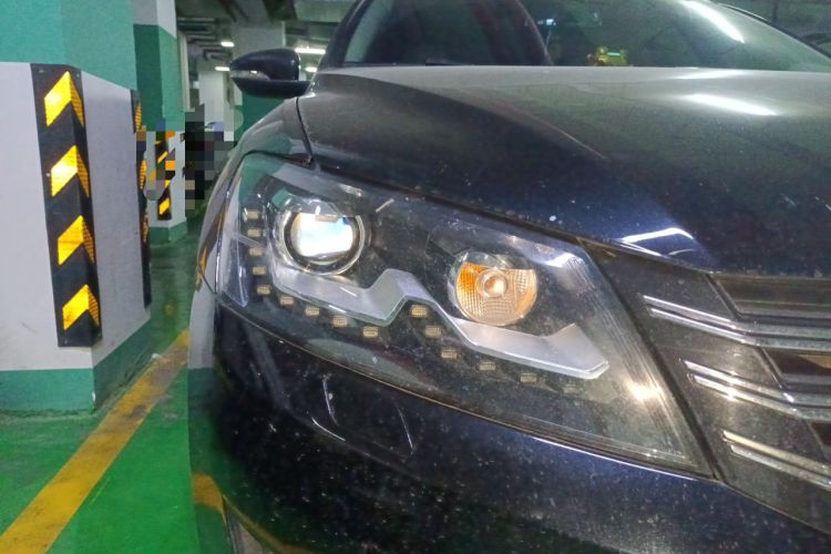 Used Volkswagen Passat 2014 1.8TSI DSG Prestige Edition Right Front Headlight