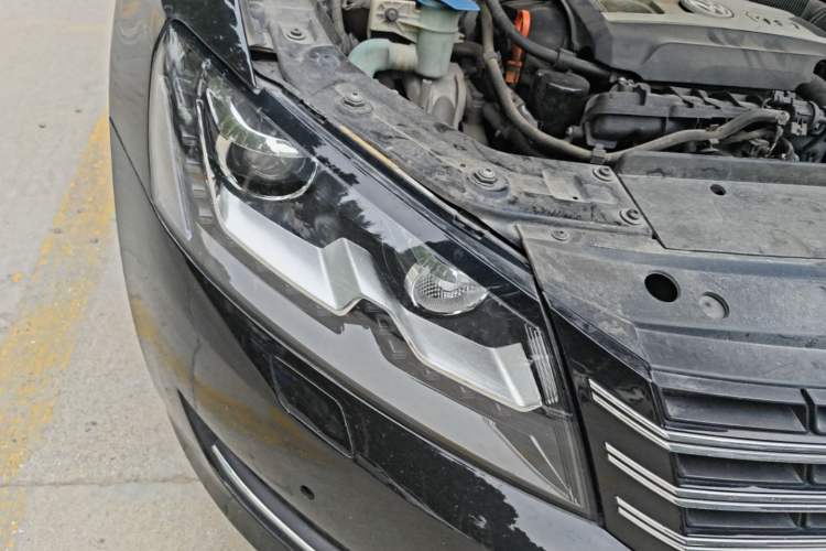 Used Volkswagen Passat 2014 1.8TSI DSG Prestige Edition Right Front Headlight