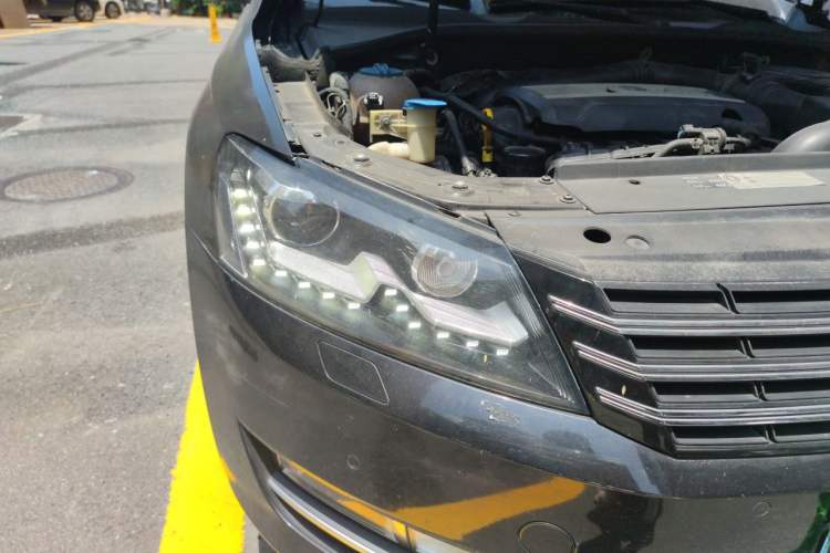 Used Volkswagen Passat 2014 1.8TSI DSG Prestige Edition Right Front Headlight