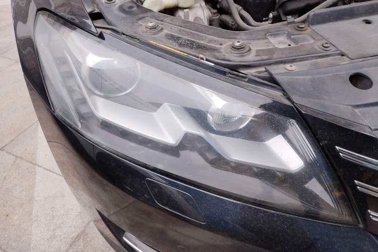 Used Volkswagen Passat 2014 1.8TSI DSG Prestige Edition Right Front Headlight