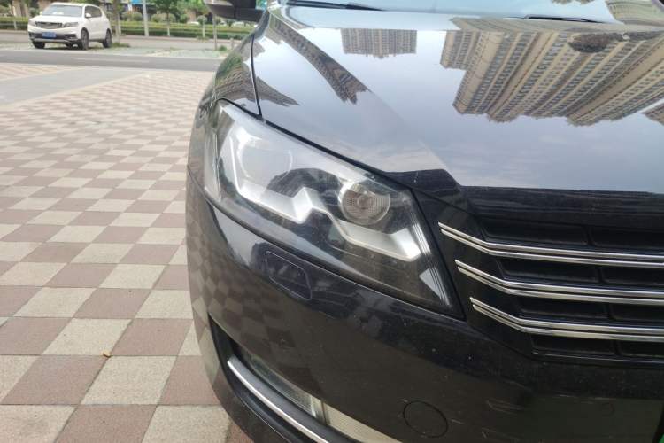 Used Volkswagen Passat 2014 1.8TSI DSG Prestige Navigation Edition Right Front Headlight
