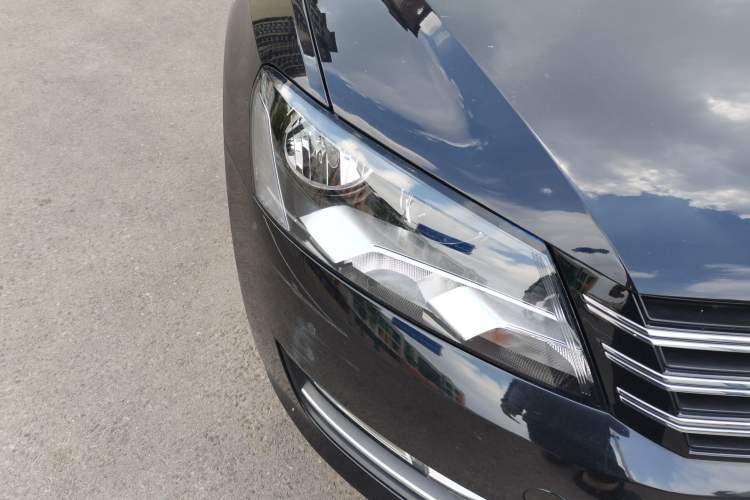 Used Volkswagen Passat 2014 1.4TSI Manual Prestige Edition Right Front Headlight