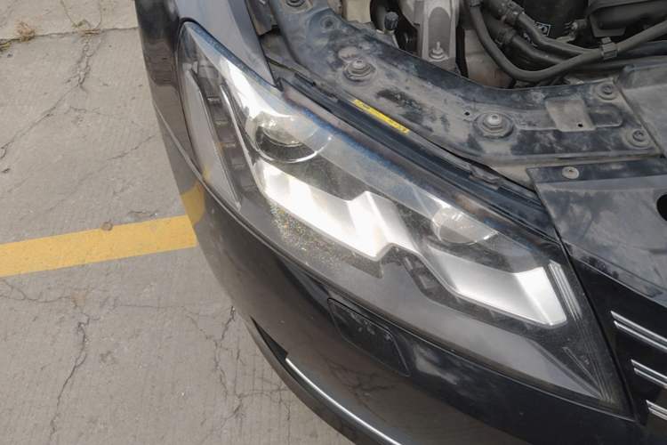 Used Volkswagen Passat 2014 1.8TSI DSG Prestige Navigation Edition Right Front Headlight