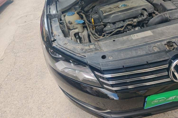 Used Volkswagen Passat 2014 1.8TSI DSG Prestige Navigation Edition Right Front Headlight