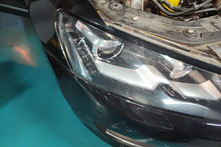Used Volkswagen Passat 2014 1.8TSI DSG Prestige Edition Right Front Headlight