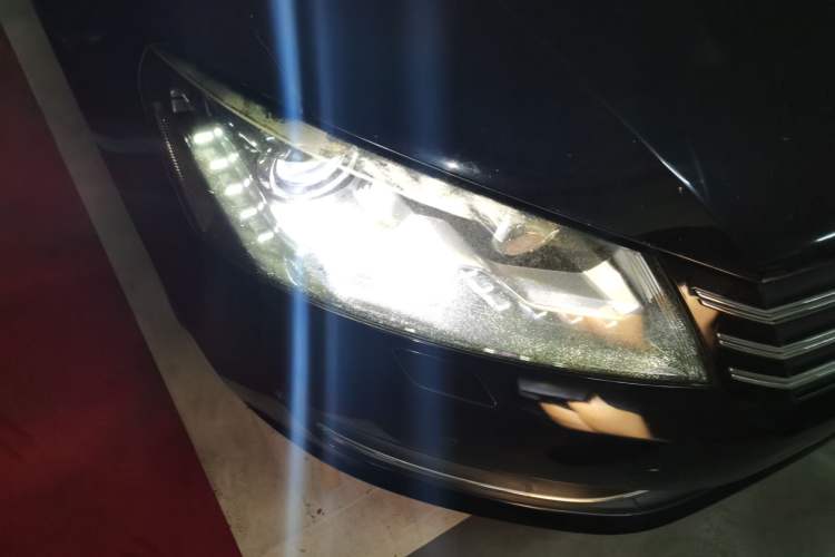 Used Volkswagen Passat 2014 1.8TSI DSG Prestige Navigation Edition Right Front Headlight