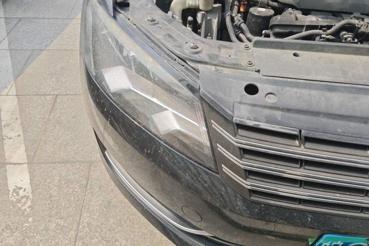 Used Volkswagen Passat 2014 1.8TSI Automatic Prestige Edition Right Front Headlight