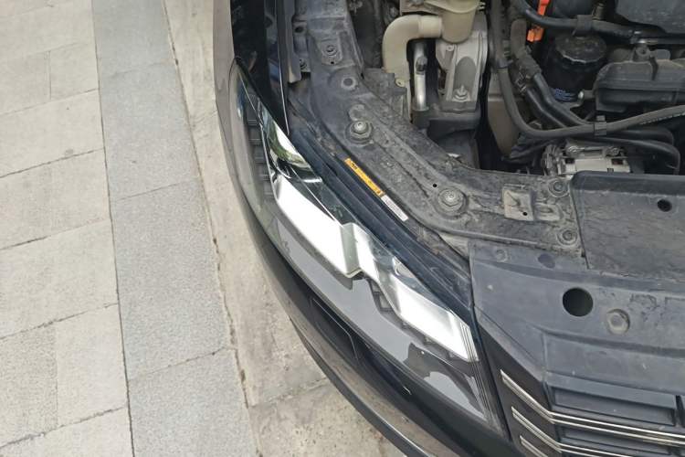 Used Volkswagen Passat 2014 1.8TSI DSG Prestige Edition Right Front Headlight