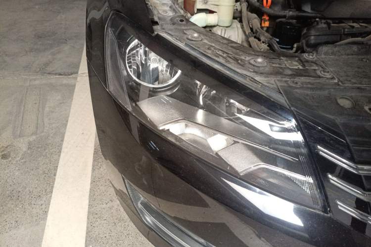 Used Volkswagen Passat 2014 1.8TSI DSG Prestige Edition Right Front Headlight