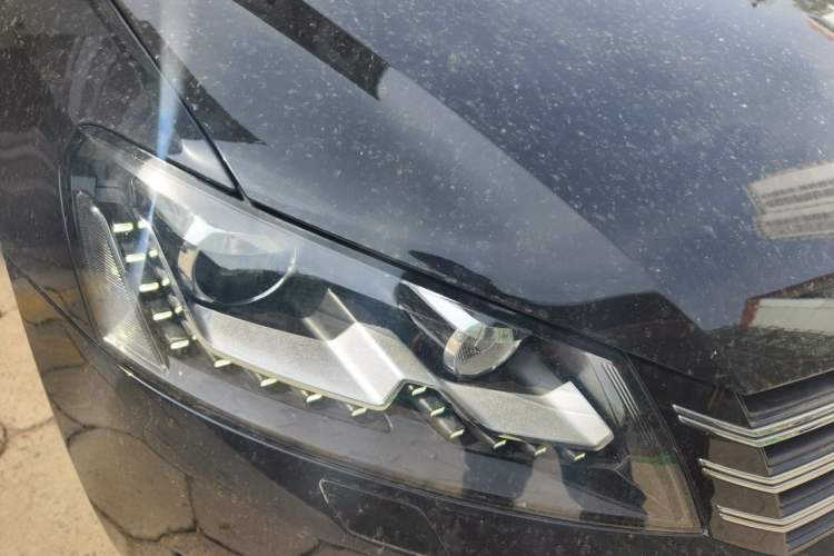 Used Volkswagen Passat 2014 1.8TSI DSG Prestige Edition Right Front Headlight
