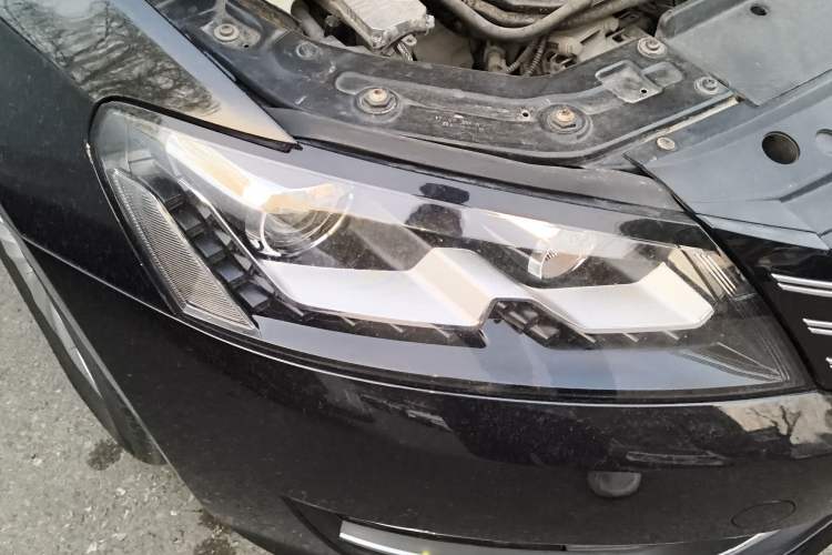 Used Volkswagen Passat 2014 1.8TSI DSG Prestige Edition Right Front Headlight