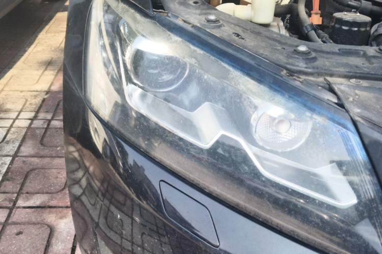 Used Volkswagen Passat 2014 1.8TSI DSG Prestige Navigation Edition Right Front Headlight