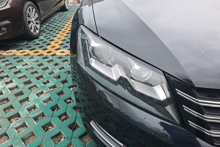 Used Volkswagen Passat 2014 1.8TSI DSG Prestige Edition Right Front Headlight