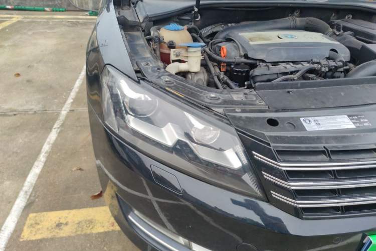 Used Volkswagen Passat 2014 1.8TSI DSG Prestige Edition Right Front Headlight