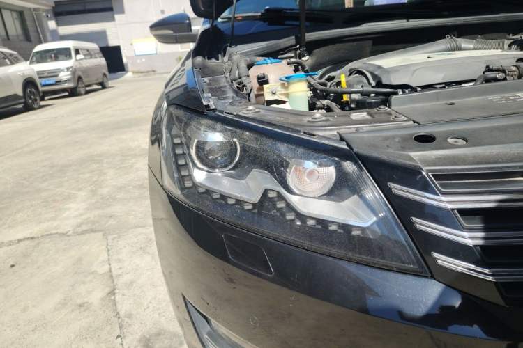Used Volkswagen Passat 2014 1.8TSI DSG Ultimate Edition Right Front Headlight