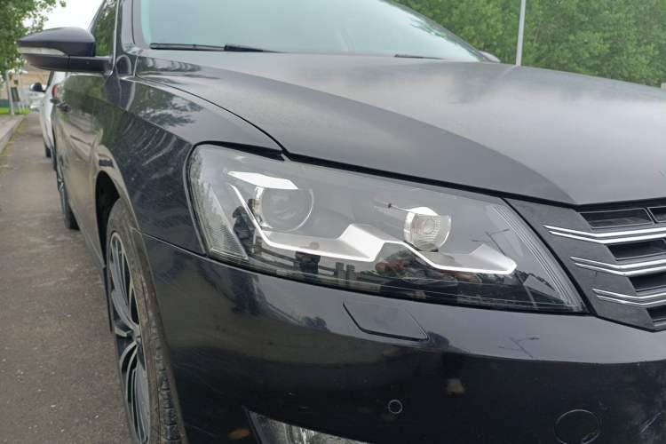 Used Volkswagen Passat 2014 2.0 TSI DSG Prestige Navigation Edition Right Front Headlight