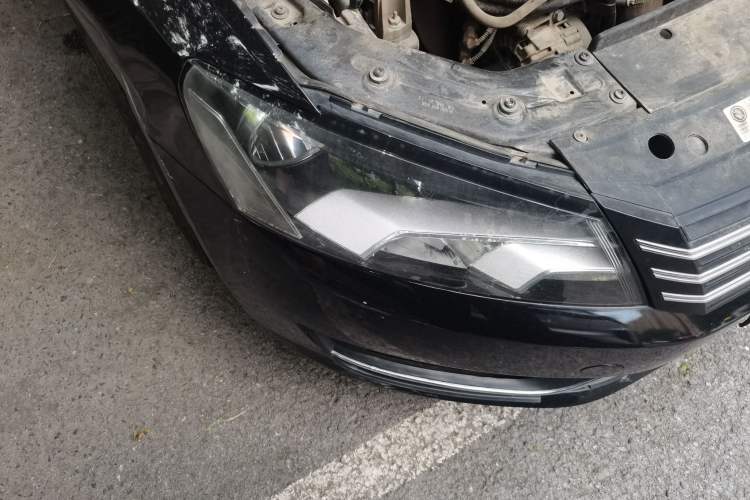 Used Volkswagen Passat 2014 1.8TSI DSG Prestige Navigation Edition Right Front Headlight