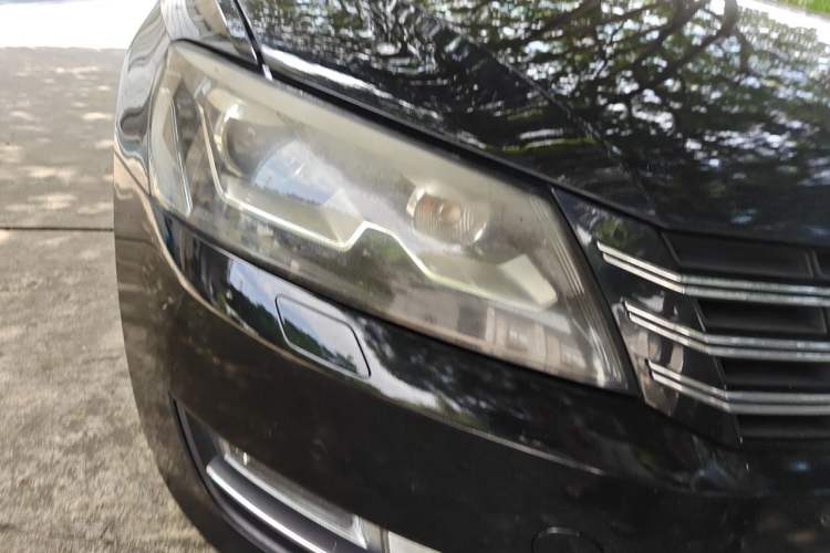 Used Volkswagen Passat 2014 1.8TSI DSG Prestige Navigation Edition Right Front Headlight