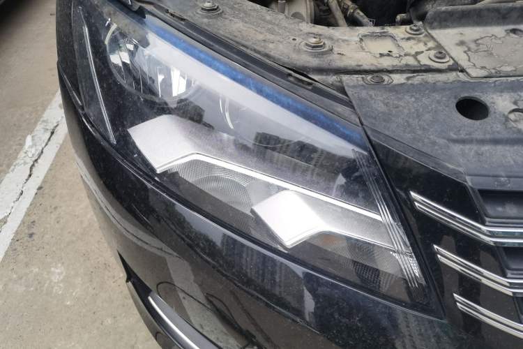 Used Volkswagen Passat 2014 1.8TSI DSG Prestige Edition Right Front Headlight