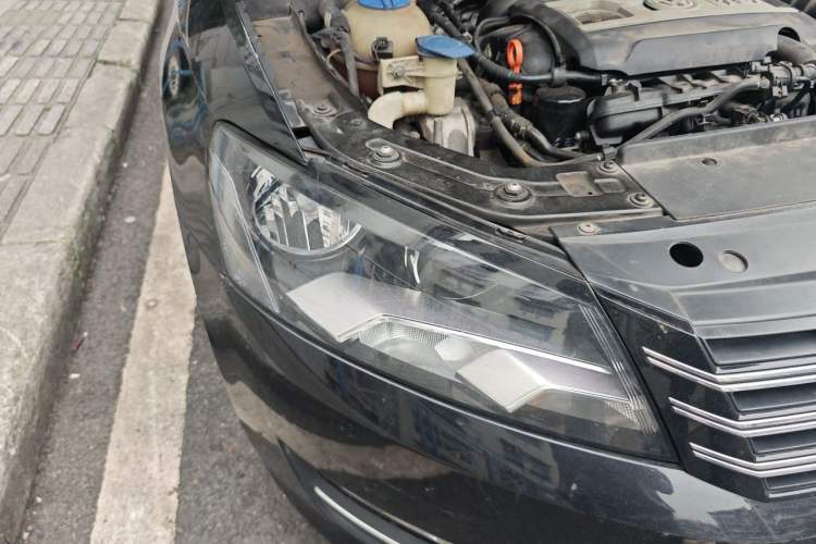 Used Volkswagen Passat 2014 1.8TSI DSG Prestige Edition Right Front Headlight