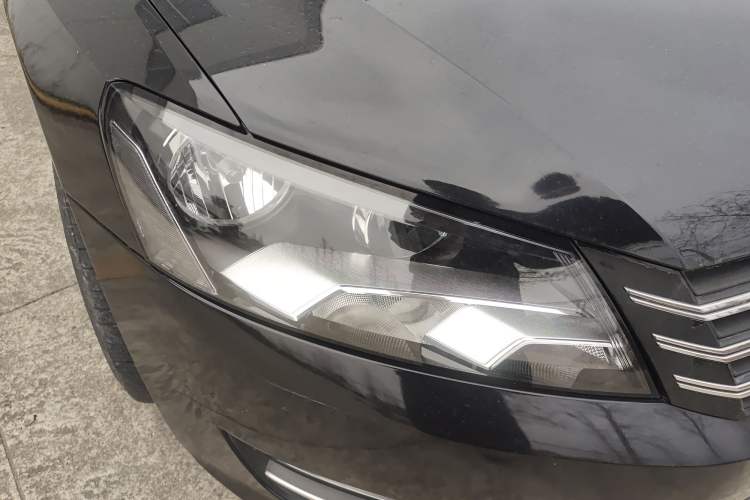 Used Volkswagen Passat 2014 1.8TSI DSG Prestige Edition Right Front Headlight