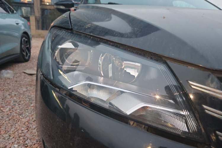 Used Volkswagen Passat 2014 1.8TSI DSG Prestige Edition Right Front Headlight