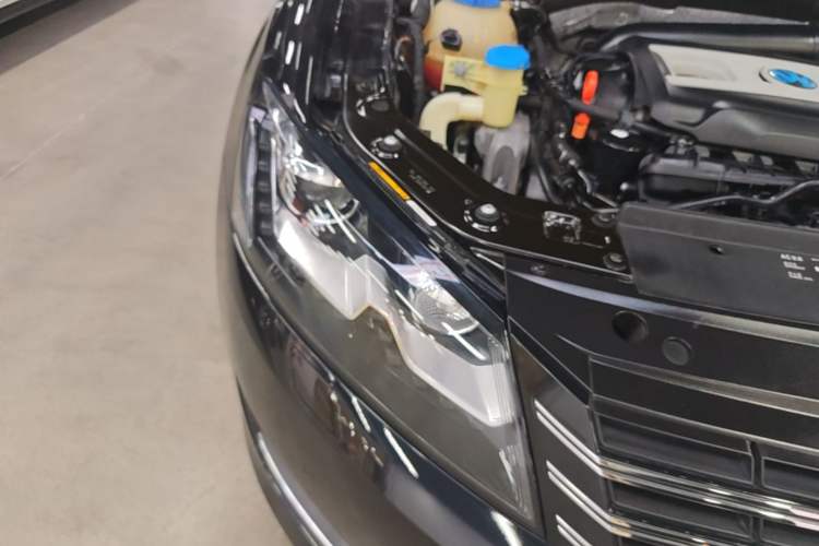 Used Volkswagen Passat 2014 1.8TSI DSG Prestige Edition Right Front Headlight